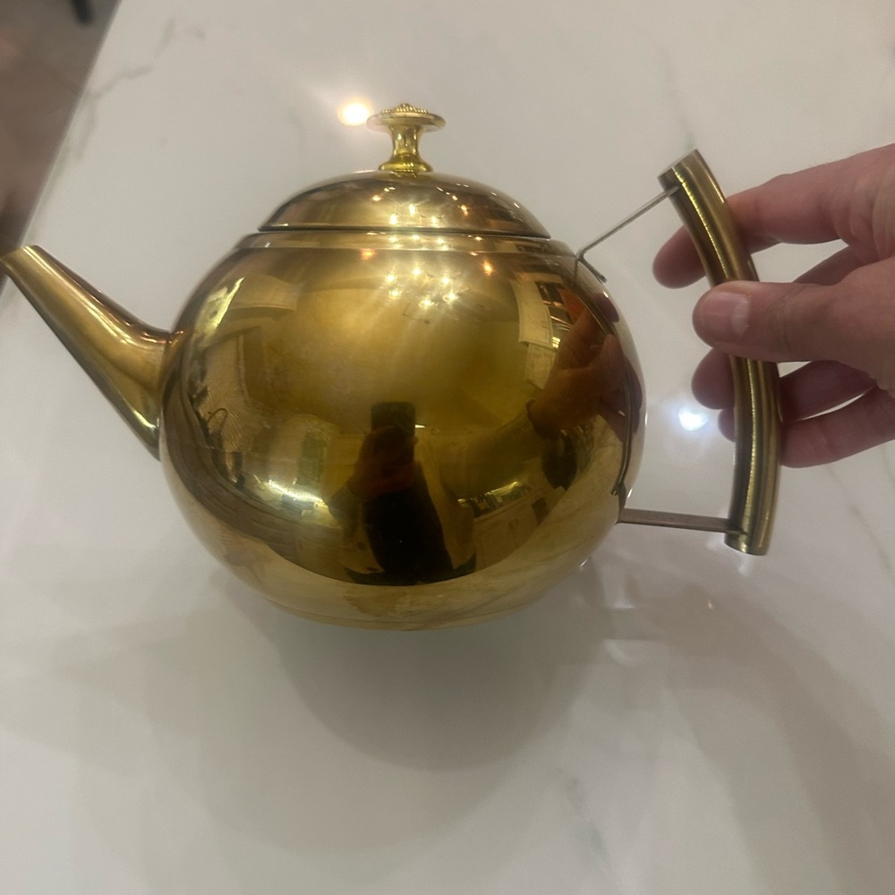 Elegant Gold Teapot in good condition
